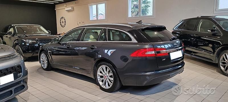 Usata Jaguar XF Sportbrake Business Edition 163 CV (119 kW) 2015 Grigio Station wagon