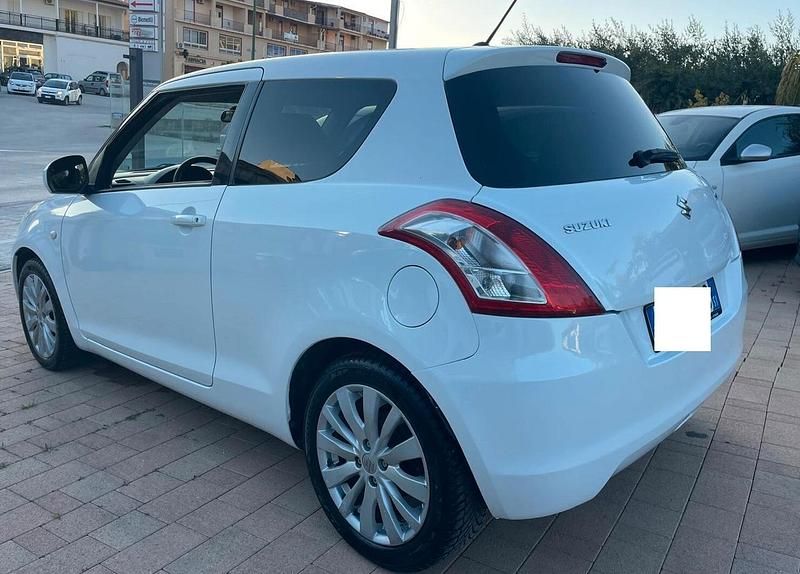 Usata Suzuki Swift 93 CV (68 kW) 2013 Bianco Utilitaria