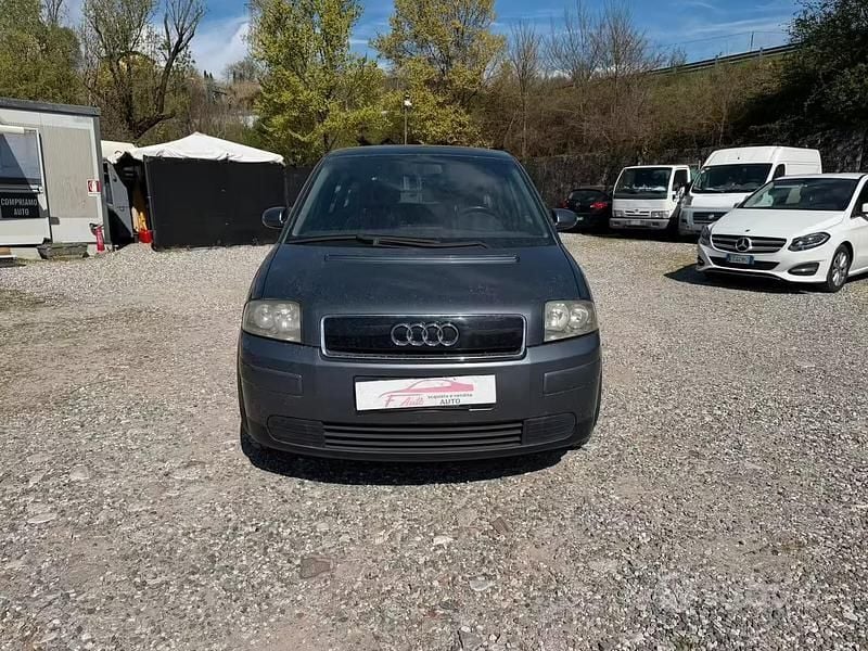 Usata Audi A2 75 CV (55 kW) 2003 Grigio Utilitaria