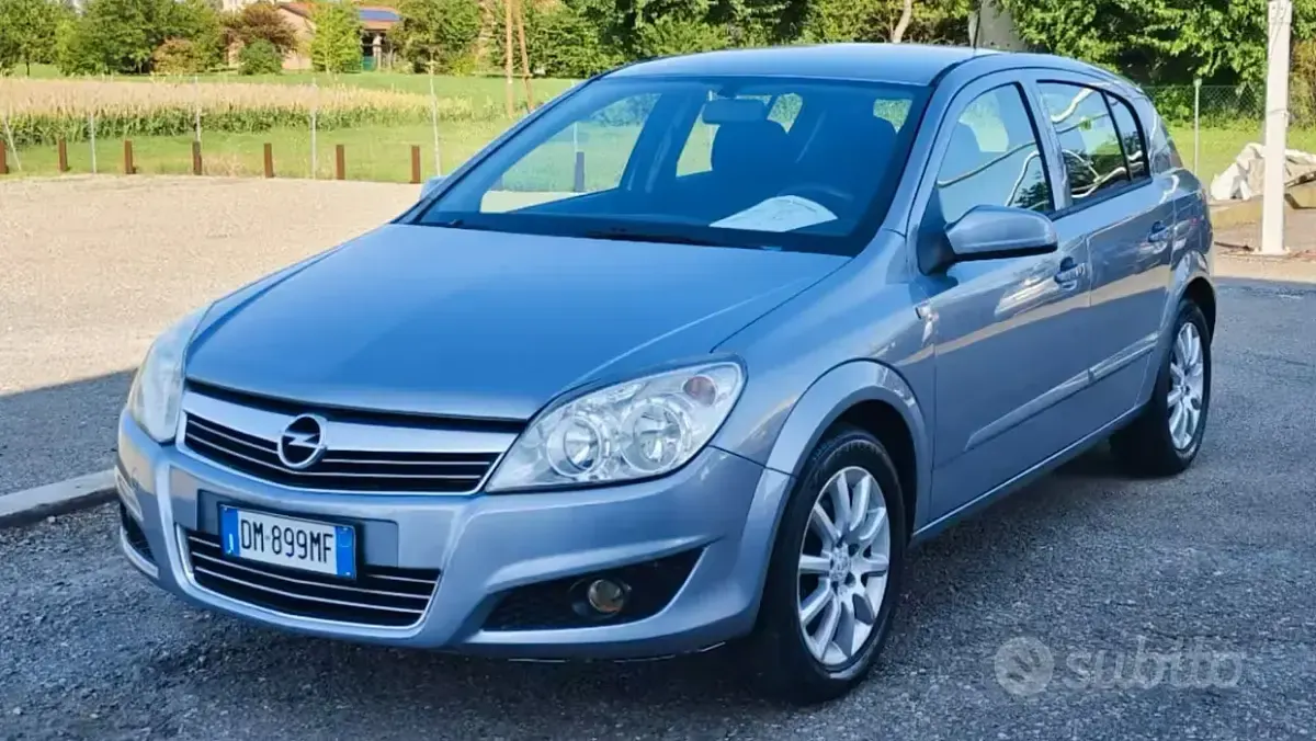 Usata Opel Astra Cosmo 115 CV (84 kW) 2008 Grigio Berlina