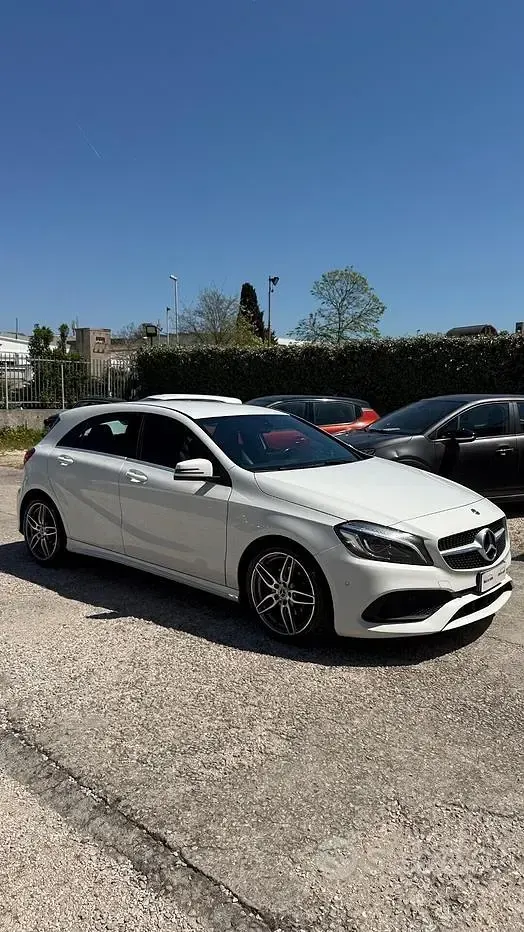 Usata Mercedes A180 Premium 109 CV (80 kW) 2017 Bianco Utilitaria