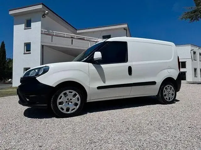 Usata Fiat Doblò 120 CV (88 kW) 2019 Bianco Monovolume