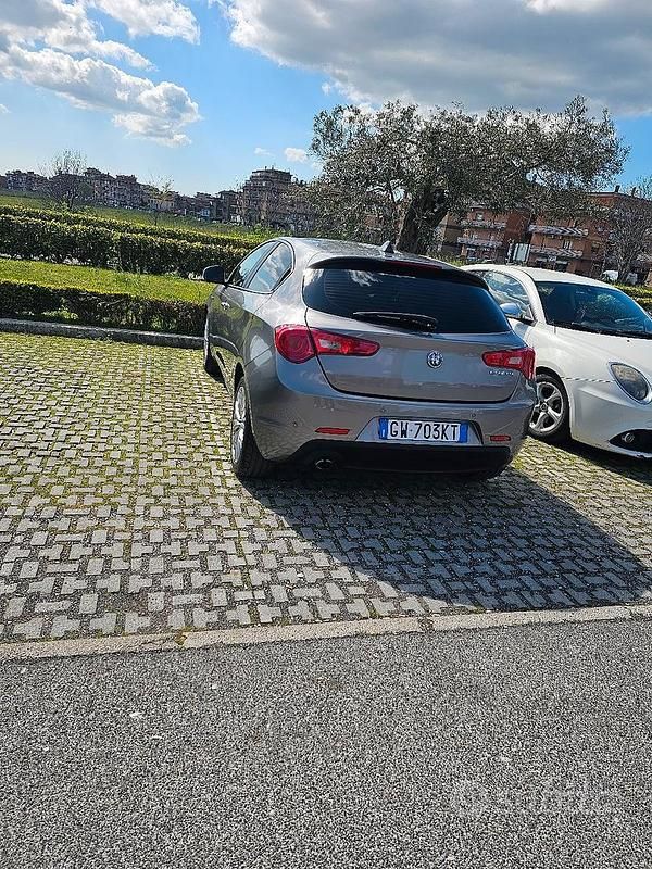 Usata Alfa Romeo Giulietta 120 CV (88 kW) 2017 Grigio Utilitaria
