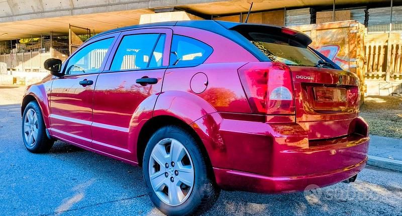 Usata Dodge Caliber 150 CV (110 kW) 2010 Rosso Utilitaria