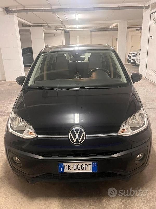 Usata VW up! Move 65 CV (47 kW) 2022 Nero Utilitaria