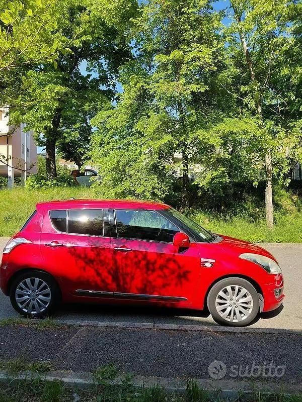 Usata Suzuki Swift 94 CV (69 kW) 2012 Rosso Utilitaria