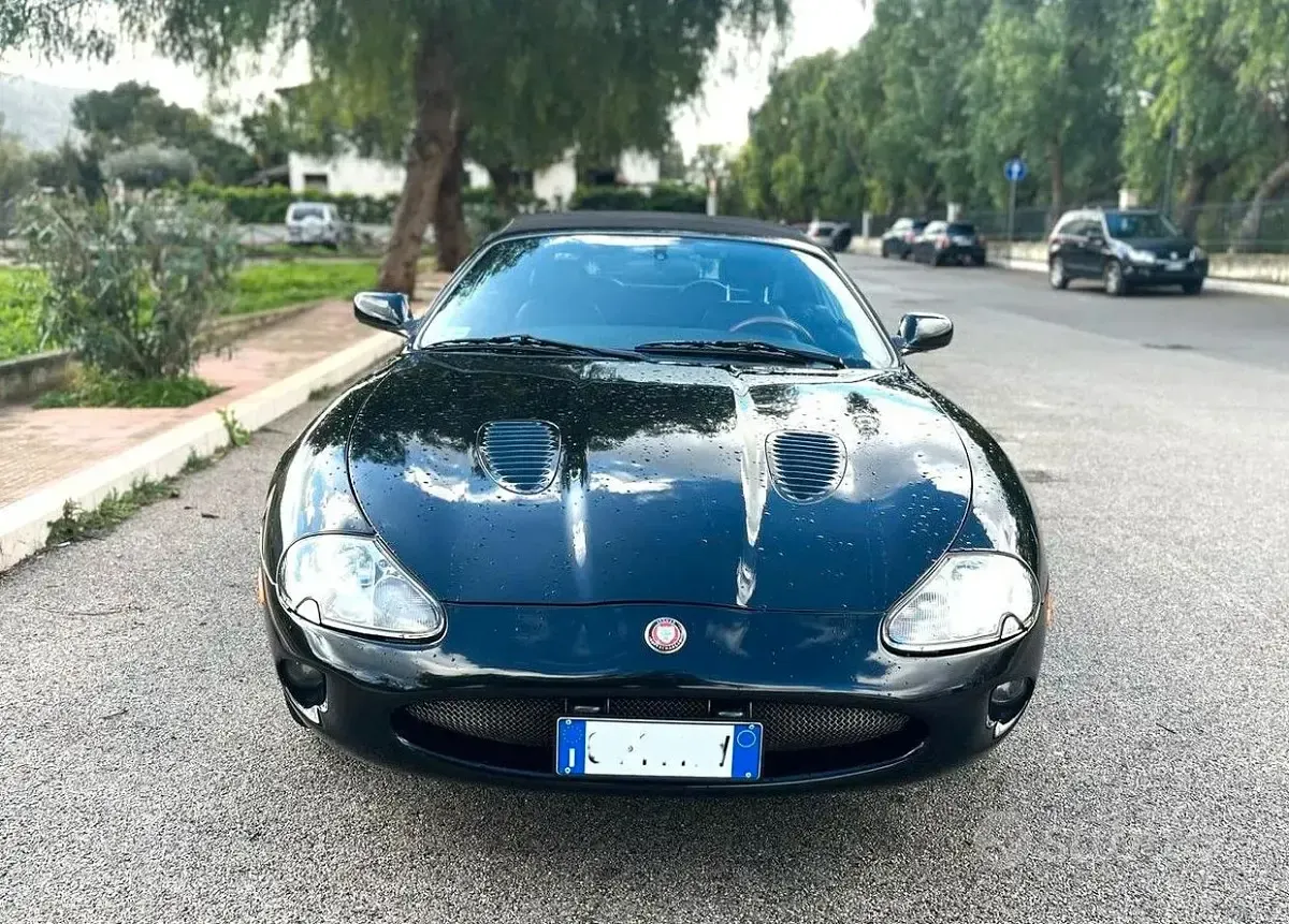 Usata Jaguar XKR 363 CV (266 kW) 2001 Cabrio