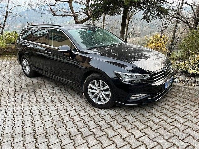 Usata VW Passat 150 CV (110 kW) 2022 Nero Station wagon