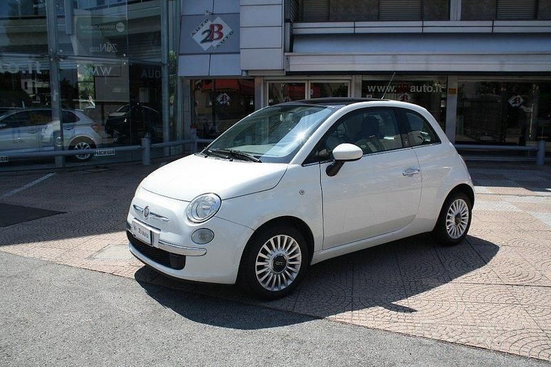 Bianco Usata 2011 Fiat 500 Lounge Due volumi | 4800 € (Buon prezzo) - Immagine 1/4