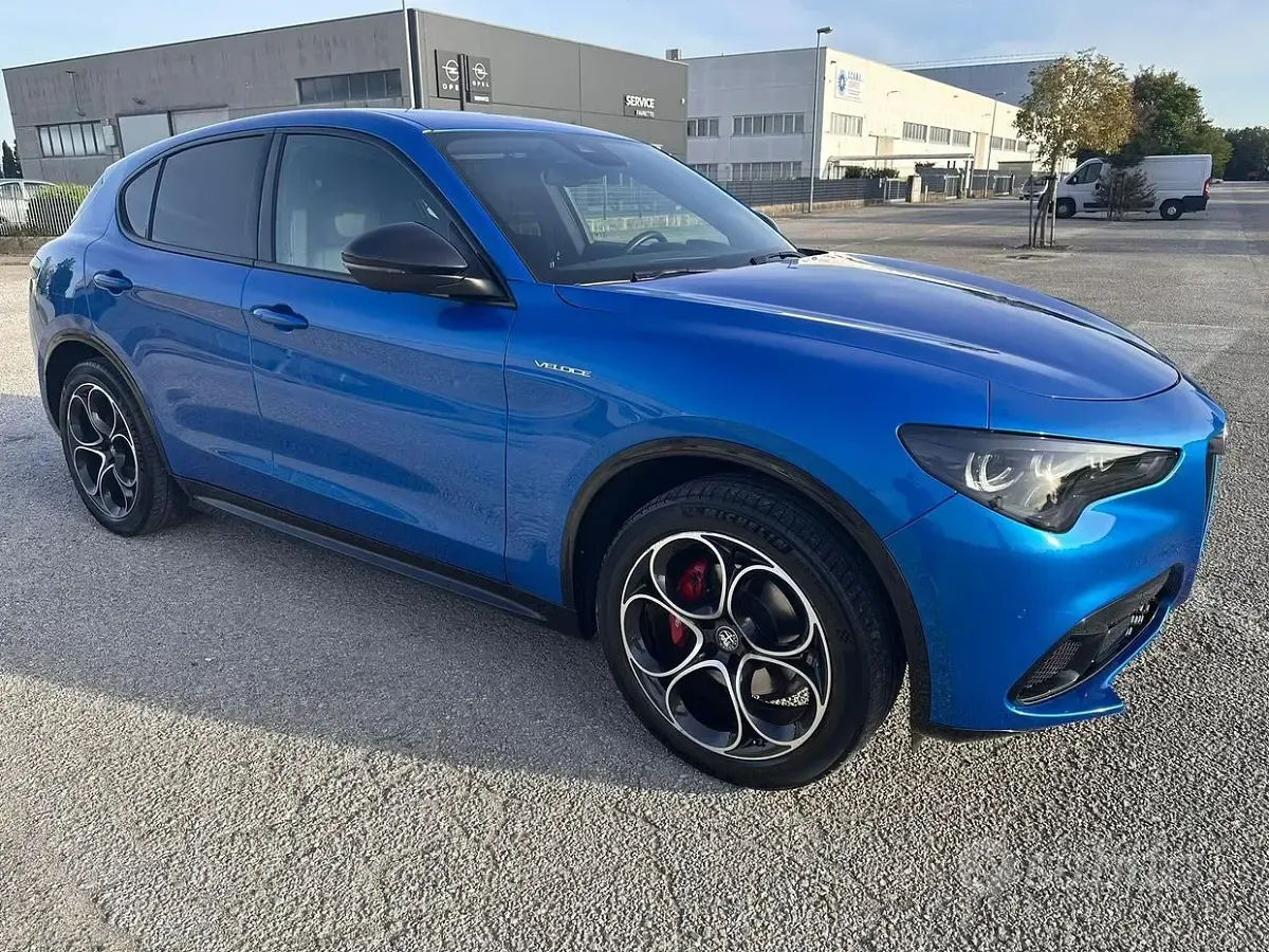 Usata Alfa Romeo Stelvio Veloce 209 CV (153 kW) 2023 Blu SUV