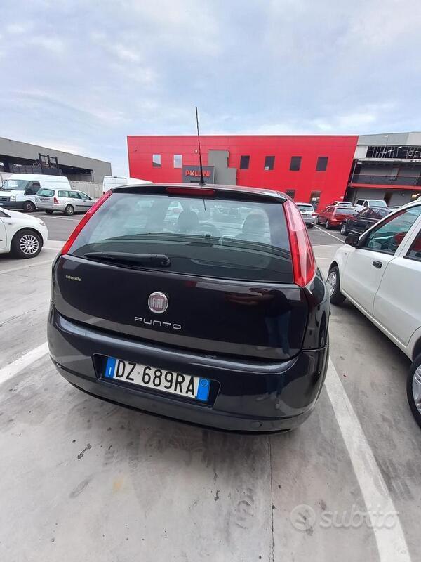 Usato 2006 Fiat Grande Punto Benzin (2.300 €)