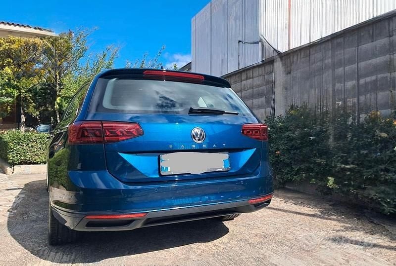 Usata VW Passat Business 120 CV (88 kW) 2020 Blu Station wagon