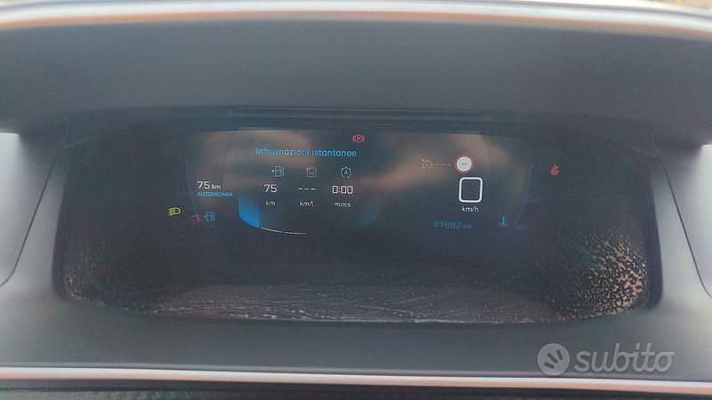 Usata Peugeot 2008 Allure 101 CV (74 kW) 2022 Bianco SUV
