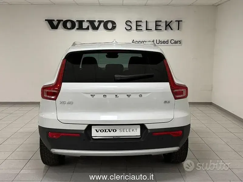 Usata Volvo XC40 Core 177 CV (130 kW) 2025 Bianco SUV