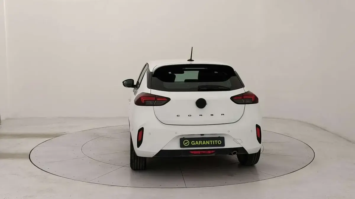 Usata Opel Corsa 101 CV (74 kW) 2025 Arktis white Utilitaria