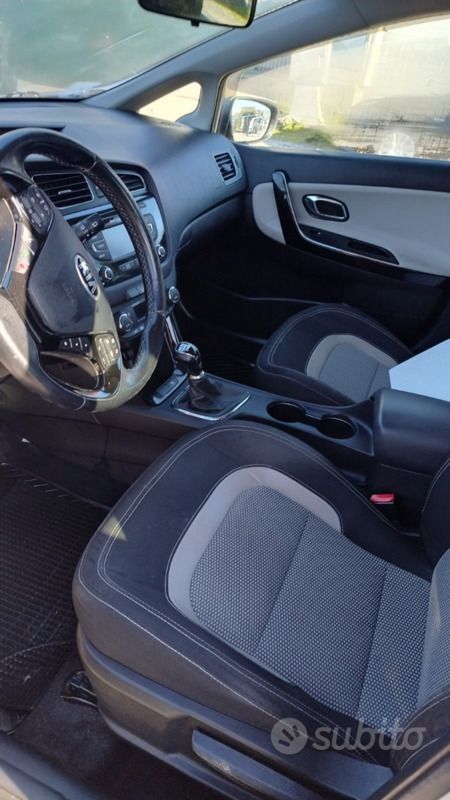 Grigio Usata 2013 Kia Ceed Due volumi | 7500 € (Molto cara) - Immagine 1/4