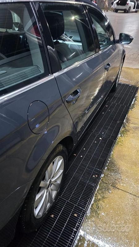 Usata VW Passat 105 CV (77 kW) 2014 Grigio Station wagon