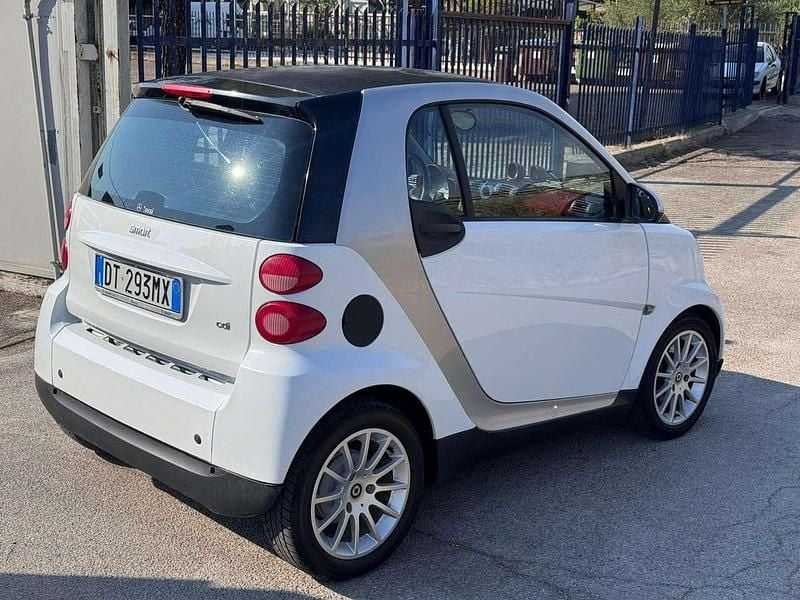 Usata Smart ForTwo Coupé Passion 45 CV (33 kW) 2009 Bianco Utilitaria