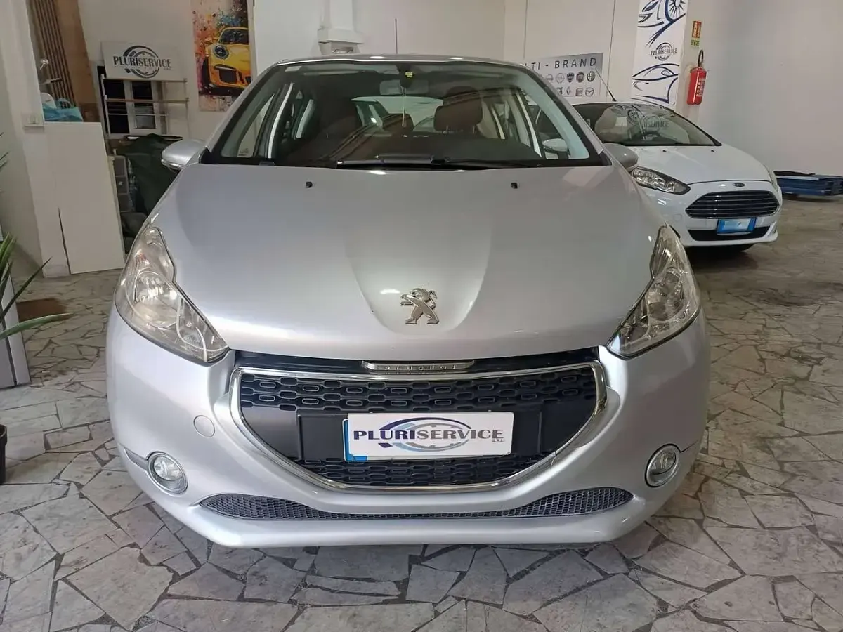 Usata Peugeot 208 Allure 95 CV (69 kW) 2015 Argento Utilitaria