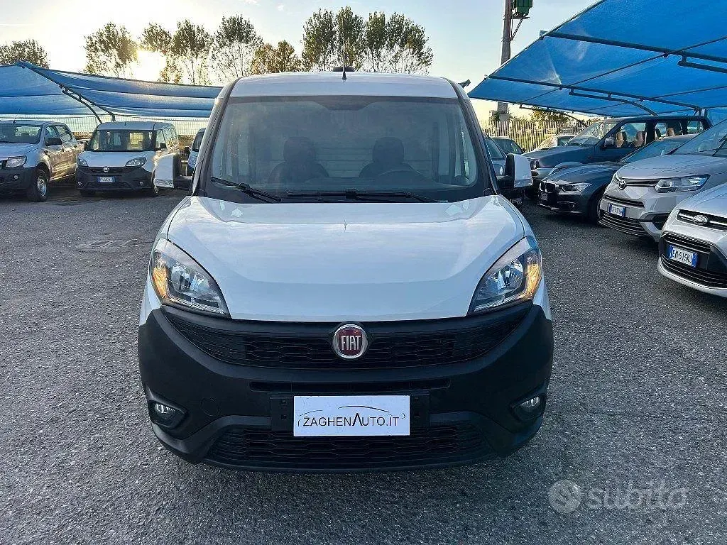 Usata Fiat Doblò Lounge 120 CV (88 kW) 2020 Bianco Monovolume