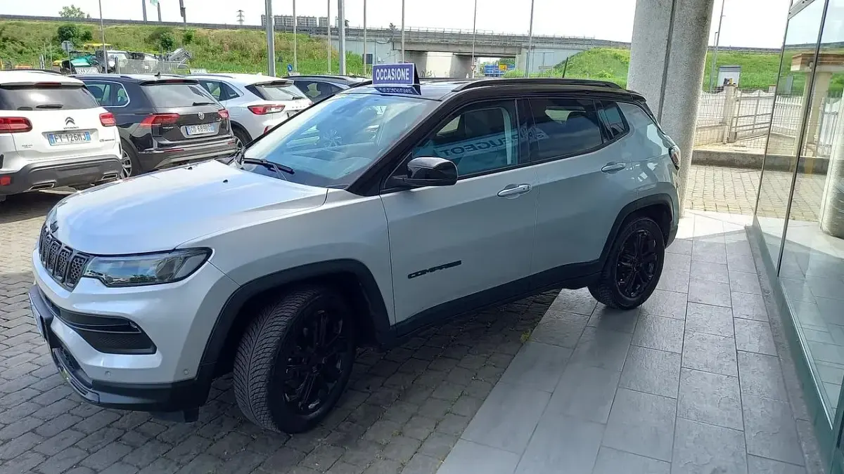 Usata Jeep Compass Night Eagle 131 CV (96 kW) 2022 Argento SUV