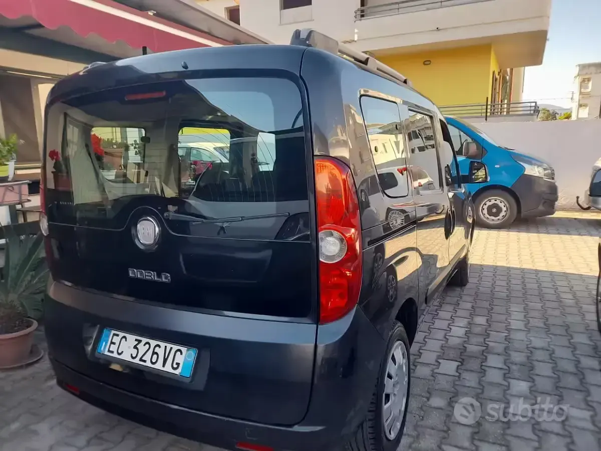 Usata Fiat Doblò Dynamic 135 CV (99 kW) 2010 Nero Monovolume