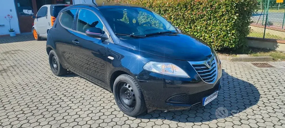 Usata Lancia Ypsilon Silver 69 CV (50 kW) 2013 Nero Utilitaria