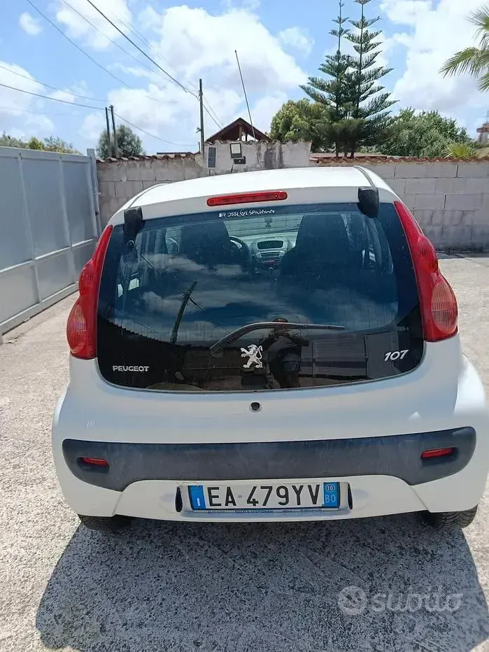 Usata Peugeot 107 68 CV (50 kW) 2010 Bianco Utilitaria