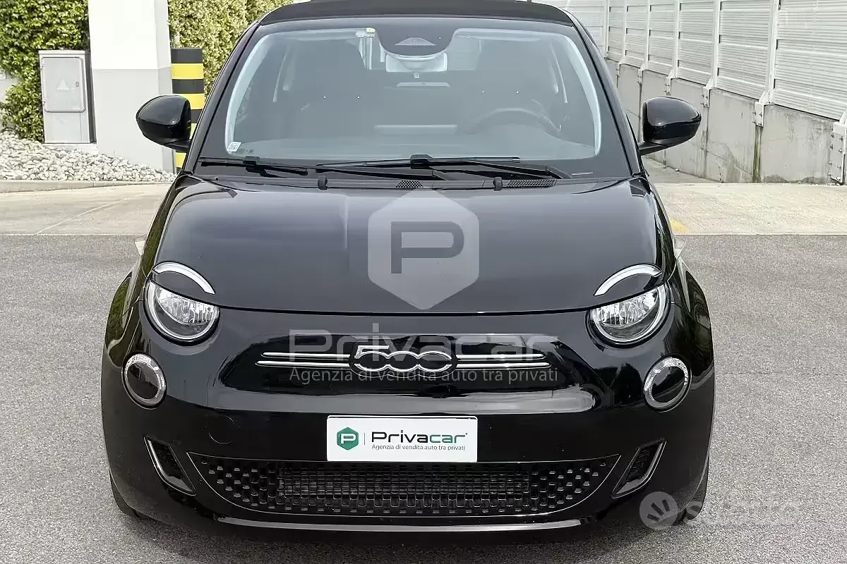 Second-hand Fiat 500e 42 kW (58 CP) 2023 Negru Cabrio