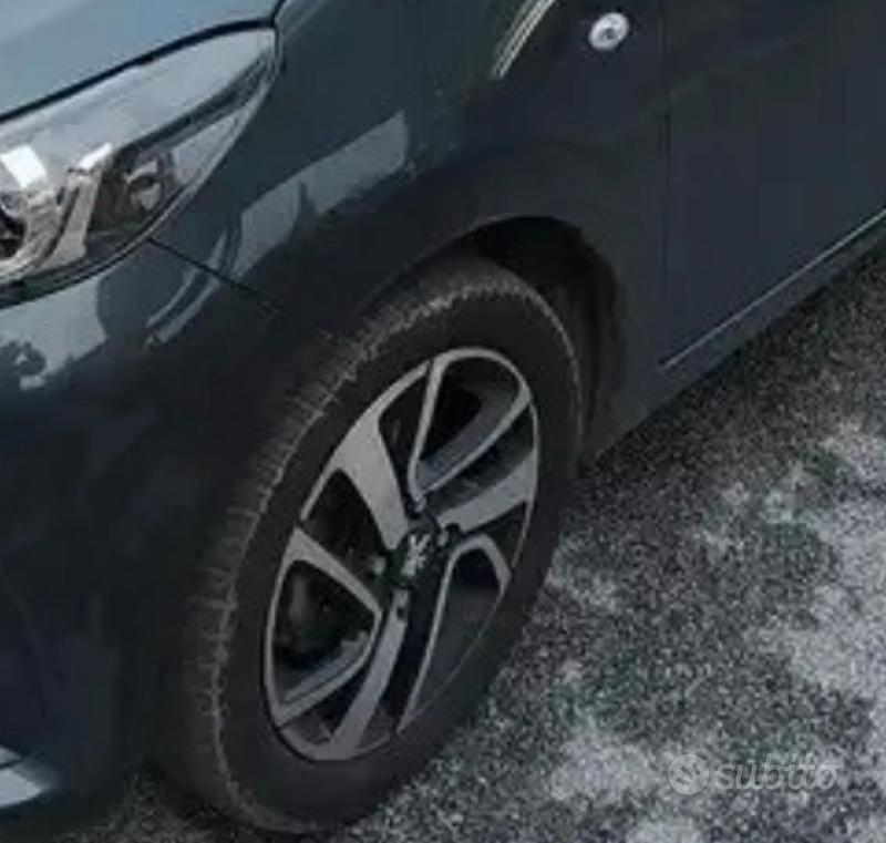 Usata Peugeot 108 Allure 72 CV (52 kW) 2018 Grigio Utilitaria