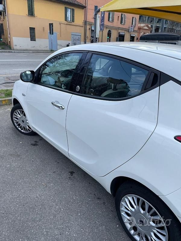 Usata Lancia Ypsilon 69 CV (50 kW) 2017 Bianco Utilitaria