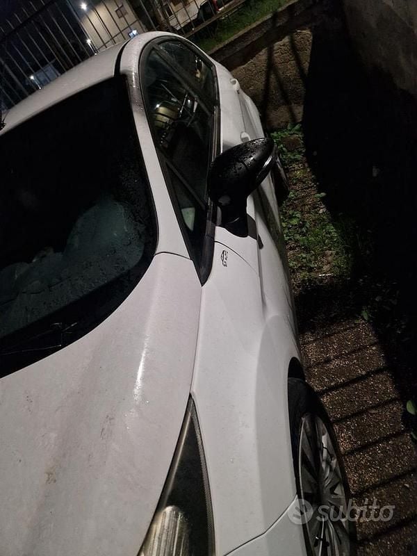Usata Ford Fiesta 60 CV (44 kW) 2009 Bianco Utilitaria