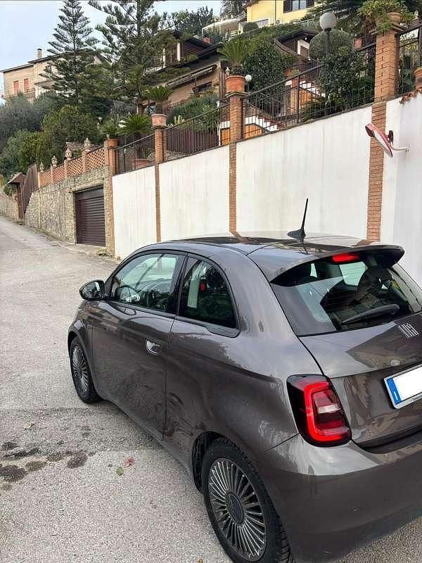 Usata Fiat 500e Passion 42 kW (58 CV) 2022 Grigio Cabrio