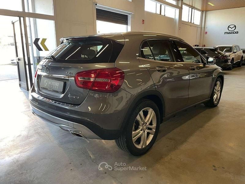 Usata Mercedes GLA220 170 CV (125 kW) 2014 Grigio SUV