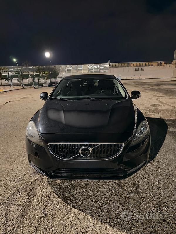 Usata Volvo V40 Inscription 120 CV (88 kW) 2017 Nero Berlina