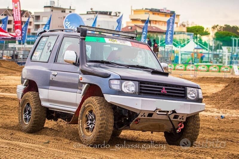 Usata Mitsubishi Pajero 100 CV (73 kW) 1997 Blu SUV