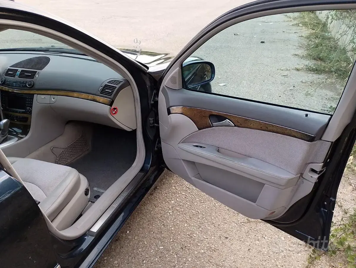 Usata Mercedes E220 150 CV (110 kW) 2004 Bluazzurro Station wagon