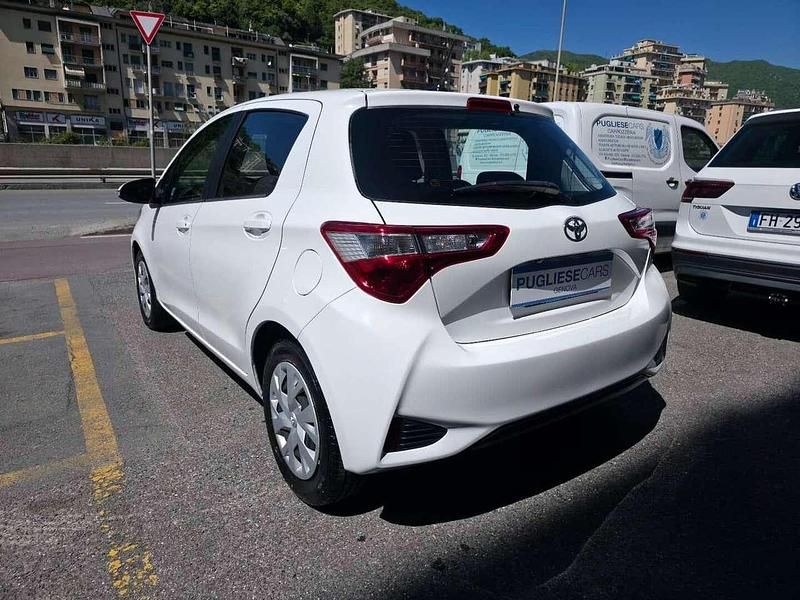 Usata Toyota Yaris Active 72 CV (52 kW) 2020 Bianco Utilitaria