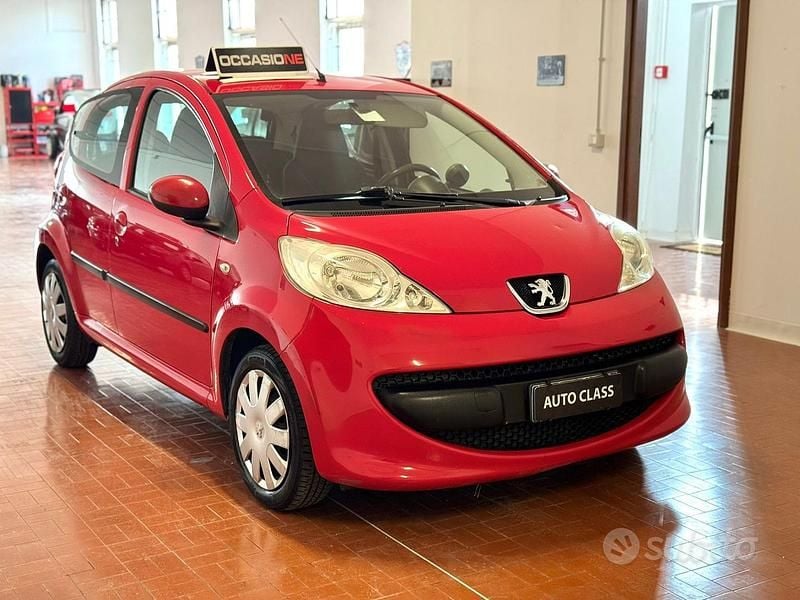 Usata Peugeot 107 68 CV (50 kW) 2007 Rosso Utilitaria