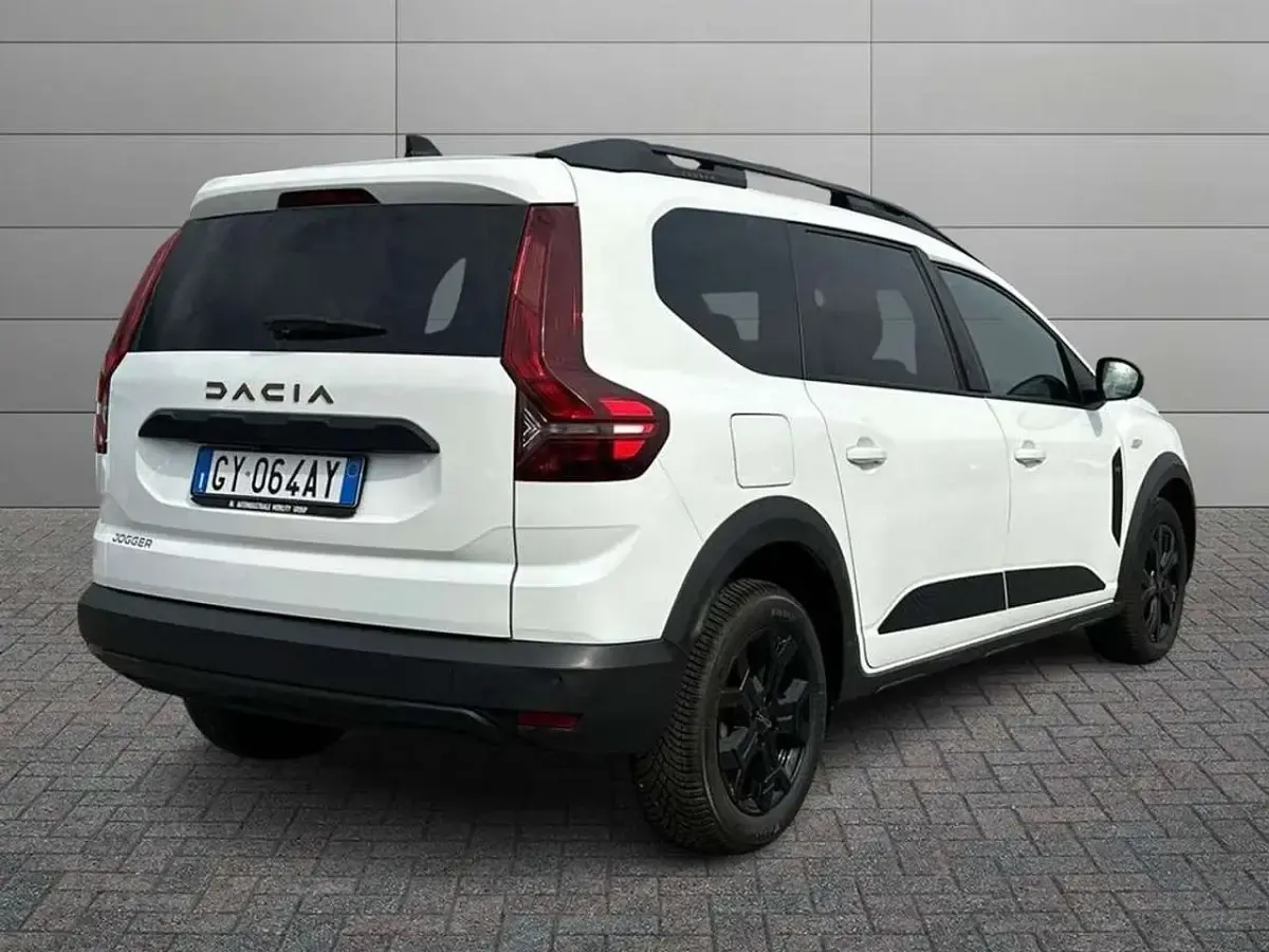 Usata Dacia Jogger Extreme 101 CV (74 kW) 2025 Bianco Monovolume