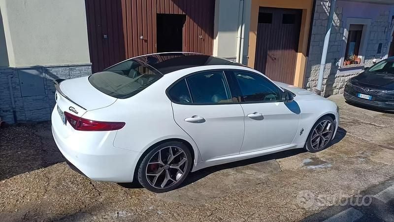 Usata Alfa Romeo Giulia 150 CV (110 kW) 2018 Bianco Berlina