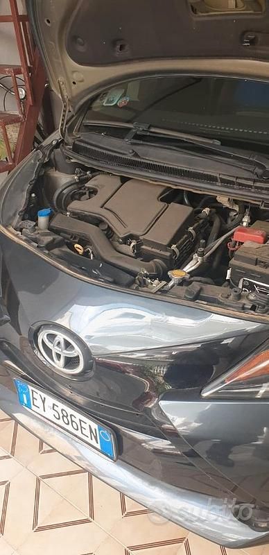 Usata Toyota Aygo 69 CV (50 kW) 2015 Grigio Utilitaria