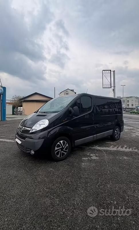 Usata Opel Vivaro 2011 Monovolume