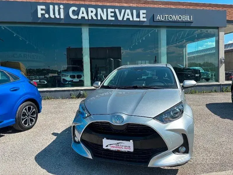 Begagnad Toyota Yaris Business Edition 72 HK (52 kW) 2022 Blå Halvkombi