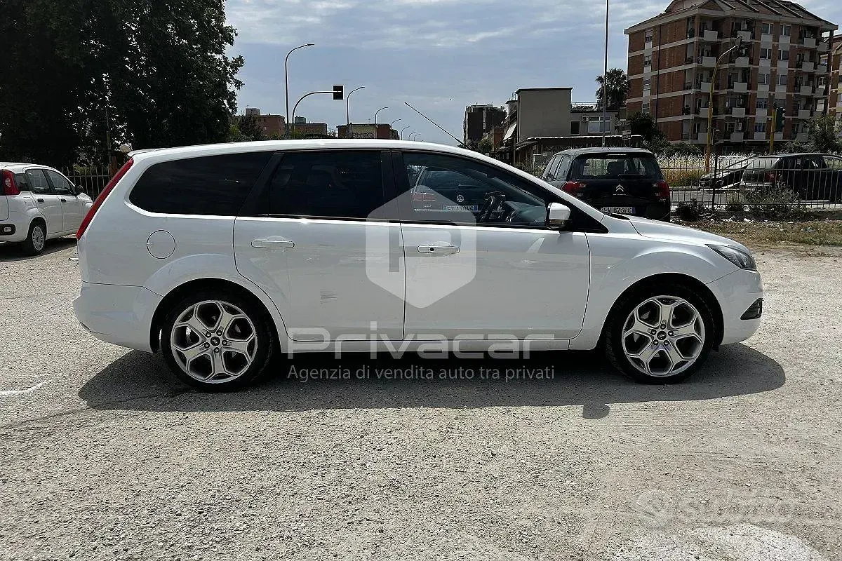 Usata Ford Focus 110 CV (80 kW) 2010 Bianco Station wagon