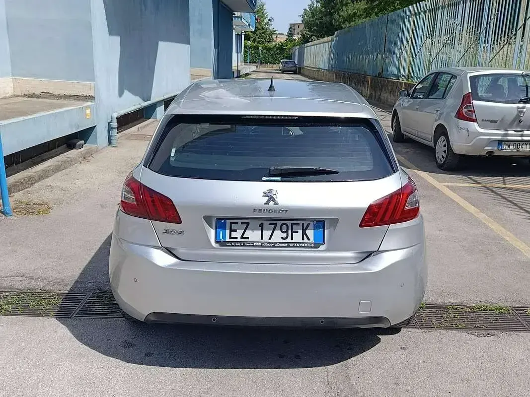 Usata Peugeot 308 Active 92 CV (67 kW) 2015 Berlina