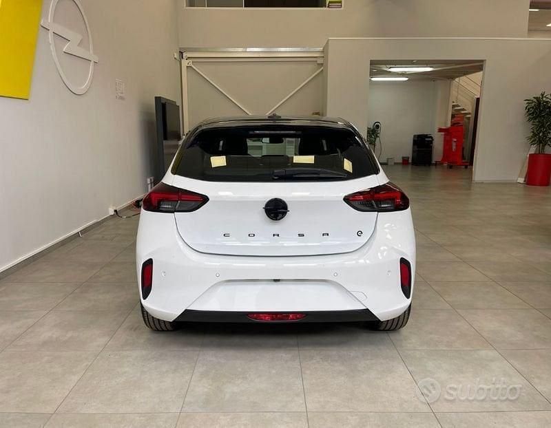 Nuova Opel Corsa-e 114 kW (156 CV) 2025 Bianco/nero Utilitaria