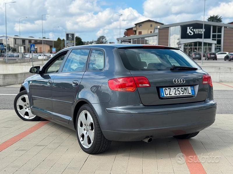 Grigio Usata 2006 Audi A3 Ambition Tre volumi | 4300 € (Buon prezzo) - Immagine 1/4