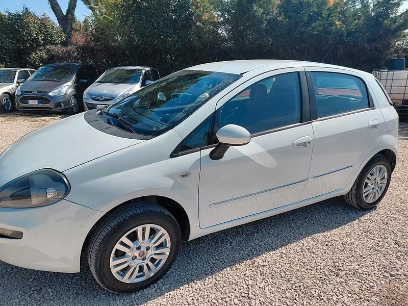 Usata Fiat Punto 77 CV (56 kW) 2015 Bianco Utilitaria
