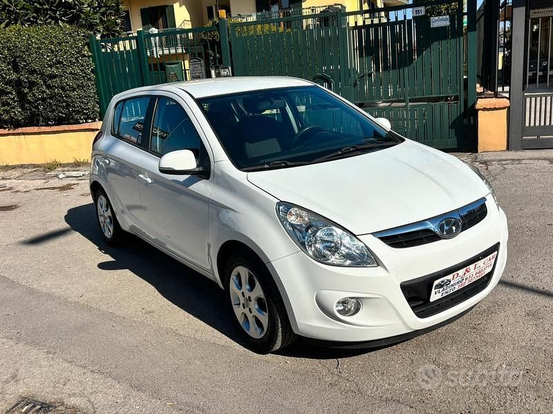 Usata Hyundai i20 75 CV (55 kW) 2012 Bianco Utilitaria